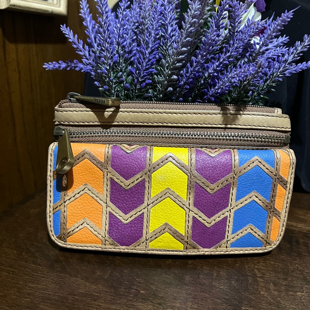 FOSSIL Long Live Vintage ~Cowhide Leather Clutch / Wallet ~ Chevron Multi Color